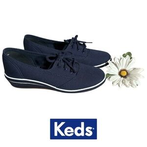 Women’s Grasshoppers by Keds Navy Size 7M